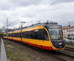 Nachschuß auf den AVG Triebwagen 973 der mit dem 975 als Doppeleinheit in den Bahnhof Mosbach Badeneinfährt.
