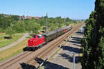 V100 1019 (211 019-5) der UEF zieht am 03.07.2022 den  Dampfsonderzug  von Karlsruhe durch das Murgtal in Richtung Baiersbronn und passiert hier gerade Bad Rotenfels.