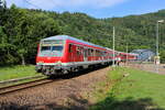 Der Murgtäler Radexpress erreicht am 03.07.2022 geschoben von 111 074  Hilde  Weisenbach auf der Fahrt von Freudenstadt nach Ludwigshafen am Rhein.