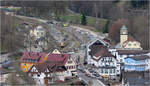 Blick aus der Höhe - 

... auf den Bahnhof von Baiersbronn mit einer AVG-Stadtbahn auf der Linie S8.

15.03.2024 (M)
