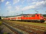 Mal wieder RE 38958, diesmal am 09.09.2012 bei seinem Stopp im Bahnhof Gernsbach.