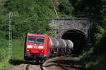 185 058-8 mit dem GC 60244 (Hausach-Rammelswiesen) bei Nußbach 26.6.19