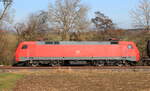 152 040-2 und Schublok 185 089-0 mit dem GC 60242 (Karlsruhe Raffinerie-Rammelswiesen) bei Neudingen 9.11.21