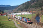 Re 482 005-6 und 482 008 mit dem DGS 42643
(Antwerpen Nord Bundel - Chiasso SM)In Gutach (20.02.23)