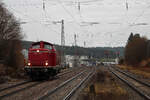 V100 1019 als Tfzf (! Dieses Foto wurde vom Bahnsteig gemacht!)  (Titisee - Neustadt Weinstraße) in St.Georgen (30.12.22)