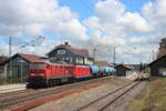 232 668-4 und 185 146-8 mit dem GAGC 60348 (Villingen(Schwarzw) - Karlsruhe Raffinerie) in St.Georgen (14.4.23) 