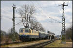 Die schweizerische Elektrolok 421 387 (IRSI) rollte am 28.02.2026 mit dem Sonderzug DZ 13400 Zürich - Seebrugg in langsamer Fahrt über die Bregbrücke bei Donaueschingen. Im dortigen Bahnhof setzte sich die steilstreckentaugliche 218 15 ...