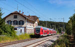 RE 4728 (Konstanz - Karlsruhe Hbf) geschoben von 146 235  150 Jahre Schwarzwaldbahn  am ehemaligen Bahnhof Peterzell auf 146 228 mit dem  RE 4729 (Karlsruhe Hbf - Konstanz) 8.8.26