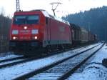 185 240-9 mit dem FZT 55902 am B31 19.12.07.Dort stand er gute 2min danach setzte er sich langsam wieder in Bewegung