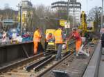 Hier sieht man schn, welches Einsatzgert am Kilometer 413 4 zu sehen ist...
KBS 720 - Gleisarbeiten 29/30. Mrz - Totalsperrung Konstanz -- Konstanz-Petershausen