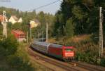 IC2371 (Hamburg Altona-Konstanz) mit Schublok 101 095-8 am ehemaligen Banhof Sommerau 28.8.08