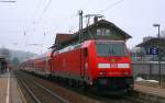 RE 4712 (Radolfzell-Karlsruhe) mit Schublok 146 239-9 in St.Georgen(Schwarzw). Der Zug war in einen PU verwickelt 1.4.09