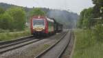 VT 121 der Hzl und 50 2988 auf der berfhrungsfahrt nach Trossingen.