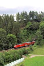 146 236 `Triberg´ zieht am 28.06.09 den RE 4709 von Karlsruhe nach Konstanz aus dem Hohnen-Tunnel am km 60,8 vorbei