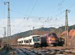 Seltenes Treffen in Hausach: Whrend OSB87329	 nach Freudenstadt gleich in den Bahnhof einfhrt, rangiert daneben die Nohab My 1138.