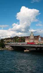 101 062-8 am 30. Juli 2010 mit Lr 78320 (Konstanz-Singen) auf der Konstanzer Rheinbrcke.
