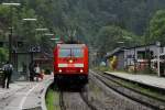 146 234-0 hlt mit dem RE nach Kreuzlingen in Triberg.