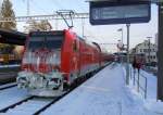 IRE 5318 mit 146 233-2 nach Karlsruhe, Abfahrt aus dem Bahnhof Kreuzlingen am 26.12.10, auf der Schwarzwaldbahn hatte es heftig geschneit...