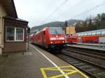 146 238-1 mit einem IRE nach Kreuzlingen am 21.01.12 bei der Ausfahrt aus Hornberg.