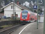 Am 10.12.06 fuhr kurz nach dem das Gleis3 vom IC2370 frei war, fuhr ein Entlastungszug(RE)nach Offenburg in Hornberg ein.