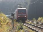 Am 30.10.06 fuhr die BR 101 098-2 mit dem IC 2370 nach Stralsund(Jetzt nur noch nach Hamburg).hier ist sie gerade am B31 unweit von St.Georgen/Schwarzwald (KBS720)