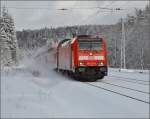 Obwohl der Zug zuvor durch den Schwarzwald gefahren war, sieht 146 231-6 nicht wirklich gezeichnet durch den Schnee aus.