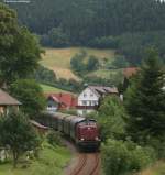 V211 01 EMN und V100 1357 der GES mit dem  80881 am B Halbmeil I 13.7.08