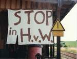 Sichtbarer Protest gegen die Fahrplanstreichung des Haltepunkts Hausen vor Wald 1988.