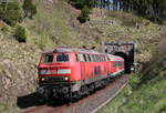 218 438-0 mit dem RE 3204 (Ulm Hbf-Neustadt(Schwarzw)) bei Rötenbach 25.4.18