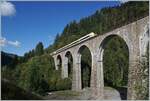 Zwischen Himmelreich und Hinterzarten überqueren zwei Coradia Continental 2  Triebzüge der BR 1440  Grinsekatze  das bekannte Ravenna Viadukt.