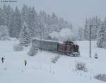 V100 1041 und 78 468 mit dem DLr 91743 (Hinterzarten-Titisee) bei Hinterzarten 31.1.10