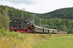 Einfahrt am 30.07.2017 von 01 519 mit dem letzten Dampfzug (Seebrugg - Titisee) in den Endbahnhof, als sie durch die Fotokurve vor Titisee fuhr.