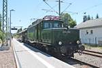 Zwsichenhalt am Mittag des 29.06.2019 von EZW E94 088 mit einem privaten Sonderzug (Seebrugg - Neustadt (Schwarzw.) - Freiburg (Brsg) Hbf) im Bahnhof von Aha und wartete dort auf die Weiterfahrt.