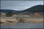 Eine  bwegte  Grinsekatze (BR 1440) am 28.02.2026 auf der Schluchseebrücke in Schluchsee (Schwarzwald).