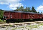 Seebrugg/Endbahnhof der Drei-Seen-Bahn, restaurierter vierachsig gedeckter Gterwagen Bauart  Bromberg , Ladegewicht 51t, 1942 erstmals gebaut, Juni 2014 