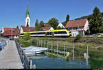 Nachschuss auf 622 965-1 (Alstom Coradia LINT 54) am Osthafen in Sipplingen, mit dem schiefen Turm der Pfarrkirche Sankt Martin im Hintergrund.