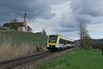 Unterhalb der Wallfahrtskirche Birnau befindet sich 622 961 am 02.04.2023 als RB 31 / RB 17778 auf der Fahrt von Friedrichshafen Stadt nach Radolfzell