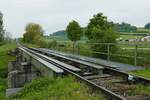 Bei G�ggingen befindet sich diese Br�cke �ber die Ablach. Aufnahme vom 13.05.2020, Streckenabschnitt Mengen - Stockach der Ablachtal-Bahn.