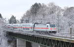 Am 18.12.2017 überquert 146 558 mit RE/IC Singen-Stuttgart den Nesenbachviadukt in Stuttgart-Vaihingen.