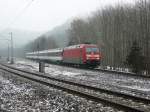 IC 185 (Stuttgart Hbf-Zrich HB) fhrt am Mittag des 20.02.2011 zwischen Talhausen und Rottweil.