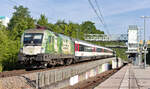 1016 023 mit IC Stuttgart-Zürich am 03.07.2021 in Stuttgart-Österfeld. 