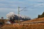 01 519 dampf am 4.Advent/20.12.2015 mit dem Sonderzug aus Böblingen nach Konstanz an den Weihnachtsmarkt hier durchs Primtal.