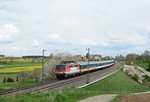 1142 654 mit einer Wagenüberführung ins SVG Museum nach Horb.Aufgenommen bei Eutlingen im Gäu am 24.4.2016.