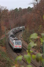 146 551 mit IC Singen-Stuttgart am 29.11.2018 bei Stuttgart-Heslach.