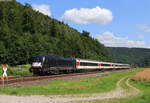 182 526-4 mit dem IC 185 /RE 50185 (Stuttgart Hbf-Zürich HB/Singen(Htw)) in Grünholz 19.7.21