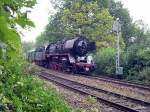 125 Jahre G�ubahn - Obwohl der Zug auf dem linken Gleis in Richtung Stuttgart-Vaihingen f�hrt, befindet sich an der Lok eine Schlussscheibe.