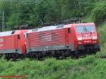 BR 189 040 und 152 096 fahren gemeinsam in Richtung B�blingen die G�ubahn bei �sterfeld hoch.