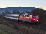 Tatsächlich fahren sie noch vor ICs, wenn auch nicht mehr täglich. 115 261-0 fährt auch nach dem Fahrplanwechsel einige Gäubahn-ICs. Spaichingen, Dezember 2015.