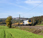 V400.11(263 002) SGL mit Bauzug Richtung Ulm bei Uhingen an der Fils am 17.10.2017.