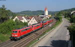 111 212-7 und 111 082-4 mit dem IRE 4211 (Stuttgart Hbf-Lindau Hbf) bei Lonsee 12.5.18